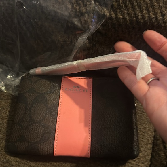 NWT COACH Corner Zip Wristlet in Signature Canvas - Picture 4 of 8